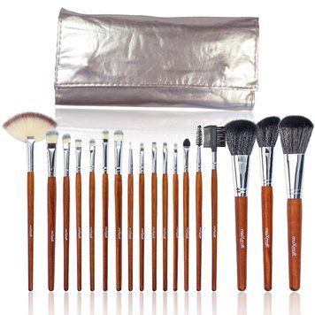 Набор кисточек для макияжа в футляре maXmaR MB-18 Silver, 18 шт MB-18 Silver фото
