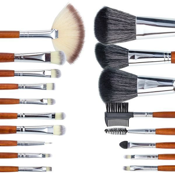 Набор кисточек для макияжа в футляре maXmaR MB-18 Silver, 18 шт MB-18 Silver фото